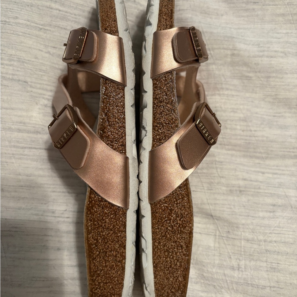 Birkenstock Women’s Yao Metallic Rose Gold Sandals, size 39 (US 8.5/9) - Picture 14 of 14